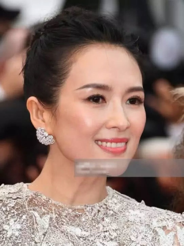 Không cần hở, Chương Tử Di vẫn hút mọi ánh nhìn - 11 Không cần hở, Chương Tử Di vẫn hút mọi ánh nhìn - 11