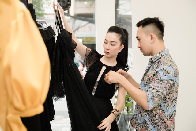 NTK Lê Ngọc Lâm: “Hoa hậu Kỳ Duyên là một ngoại lệ trong mẫu thiết kế của tôi” - 7 NTK Lê Ngọc Lâm: “Hoa hậu Kỳ Duyên là một ngoại lệ trong mẫu thiết kế của tôi” - 7