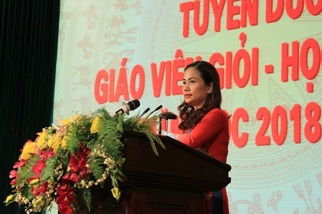 Hà Nội: Tuyên dương 89 giáo viên và 129 học sinh tiêu biểu quận Hoàn Kiếm - 5 Hà Nội: Tuyên dương 89 giáo viên và 129 học sinh tiêu biểu quận Hoàn Kiếm - 5