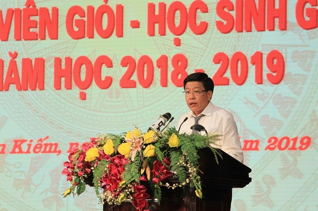 Hà Nội: Tuyên dương 89 giáo viên và 129 học sinh tiêu biểu quận Hoàn Kiếm - 6 Hà Nội: Tuyên dương 89 giáo viên và 129 học sinh tiêu biểu quận Hoàn Kiếm - 6