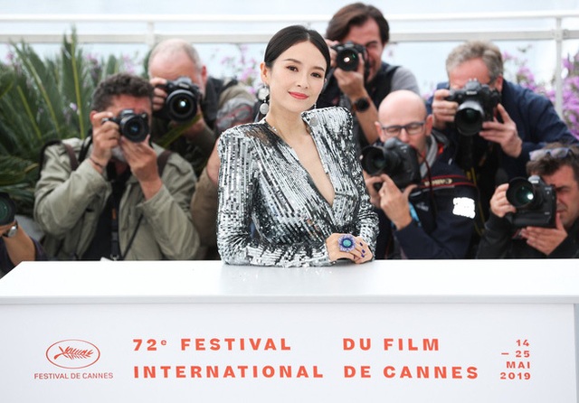 Thần thái đỉnh cao, Chương Tử Di tiếp tục tỏa sáng tại Cannes - 21 Thần thái đỉnh cao, Chương Tử Di tiếp tục tỏa sáng tại Cannes - 21