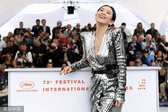 Thần thái đỉnh cao, Chương Tử Di tiếp tục tỏa sáng tại Cannes - 8 Thần thái đỉnh cao, Chương Tử Di tiếp tục tỏa sáng tại Cannes - 8