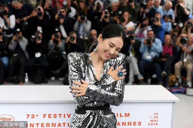 Thần thái đỉnh cao, Chương Tử Di tiếp tục tỏa sáng tại Cannes - 6 Thần thái đỉnh cao, Chương Tử Di tiếp tục tỏa sáng tại Cannes - 6