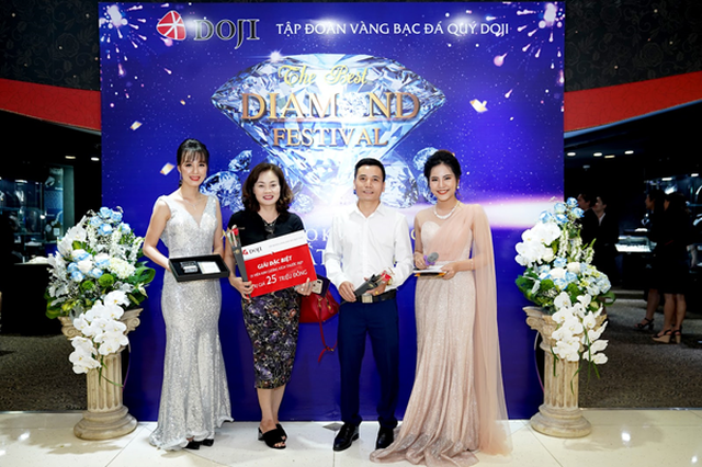 Đan Lê, Bảo Thanh sang chảnh dự sự kiện The Best Diamond Festival của DOJI - 8 Đan Lê, Bảo Thanh sang chảnh dự sự kiện The Best Diamond Festival của DOJI - 8