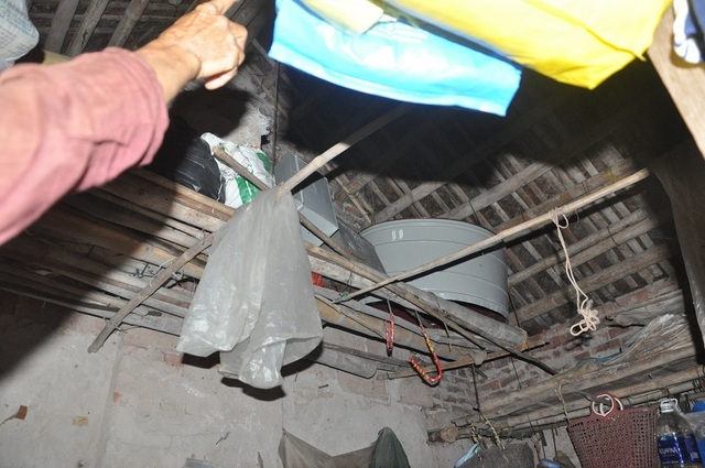 Bạn đọc Dân trí giúp đỡ cụ bà tuổi 80 đi nhặt phế liệu nuôi cả nhà số tiền hơn 77 triệu đồng - 2 Bạn đọc Dân trí giúp đỡ cụ bà tuổi 80 đi nhặt phế liệu nuôi cả nhà số tiền hơn 77 triệu đồng - 2