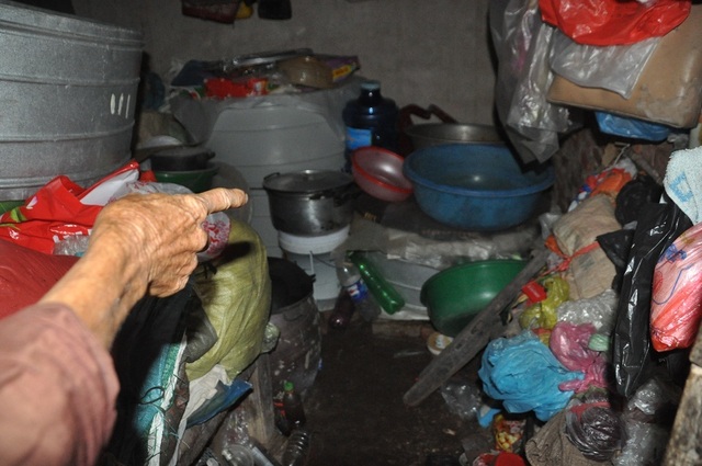 Bạn đọc Dân trí giúp đỡ cụ bà tuổi 80 đi nhặt phế liệu nuôi cả nhà số tiền hơn 77 triệu đồng - 3 Bạn đọc Dân trí giúp đỡ cụ bà tuổi 80 đi nhặt phế liệu nuôi cả nhà số tiền hơn 77 triệu đồng - 3