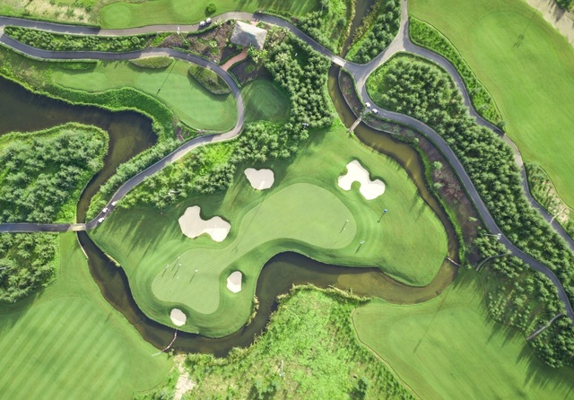 Đại sứ Anh lần đầu chơi golf tại Việt Nam - 4 Đại sứ Anh lần đầu chơi golf tại Việt Nam - 4