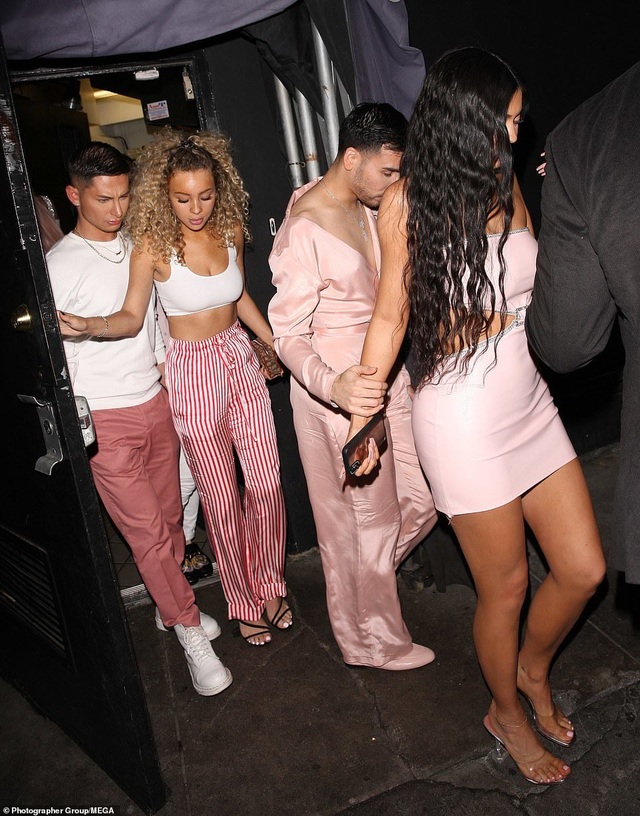 Kylie Jenner bốc lửa ra mắt mỹ phẩm mới - 2 Kylie Jenner bốc lửa ra mắt mỹ phẩm mới - 2