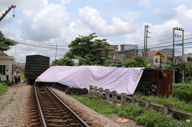 Vụ tàu trật bánh ở Nam Định: Chất lượng đường ray không đảm bảo - 1 Vụ tàu trật bánh ở Nam Định: Chất lượng đường ray không đảm bảo - 1