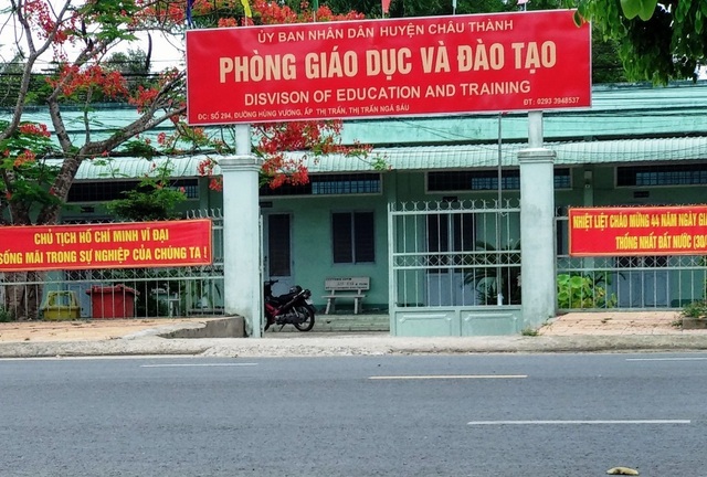 Kê khống giấy thi, Trưởng phòng Giáo dục bị kỷ luật cảnh cáo - 1 Kê khống giấy thi, Trưởng phòng Giáo dục bị kỷ luật cảnh cáo - 1