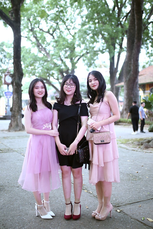 Lễ tri ân xúc động của thầy trò trường Chu Văn An - 2 Lễ tri ân xúc động của thầy trò trường Chu Văn An - 2