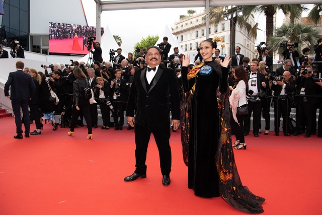Không nghiện khoe thân, Trương Thị May kín đáo trên thảm đỏ Cannes cùng Leonardo Dicaprio - 8 Không nghiện khoe thân, Trương Thị May kín đáo trên thảm đỏ Cannes cùng Leonardo Dicaprio - 8