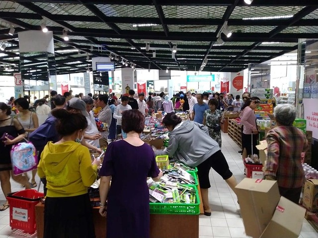Đại diện Auchan Việt Nam: Chúng tôi quá xấu hổ - 2 Đại diện Auchan Việt Nam: Chúng tôi quá xấu hổ - 2