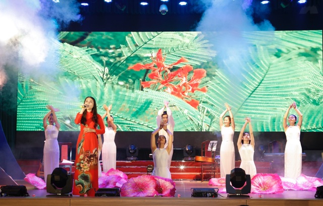 Nữ sinh Công nghệ thông tin đăng quang “Giọng hát hay sinh viên HaUI 2019” - 3 Nữ sinh Công nghệ thông tin đăng quang “Giọng hát hay sinh viên HaUI 2019” - 3