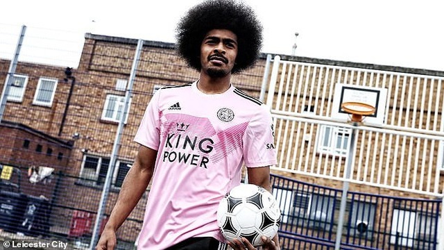 Leicester City ra mắt mẫu áo đấu “màu hường” gây sốc - 2 Leicester City ra mắt mẫu áo đấu “màu hường” gây sốc - 2