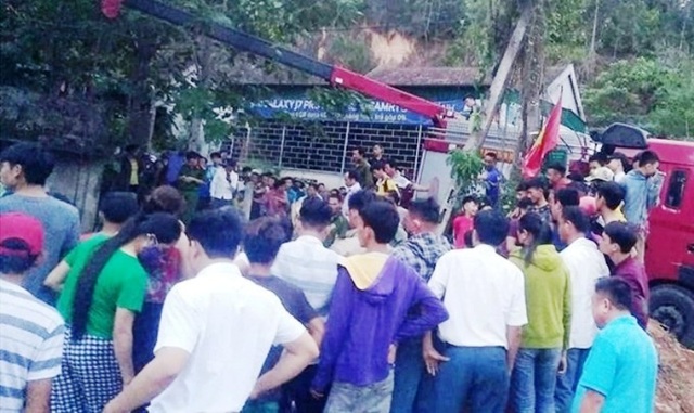 Người đàn ông bị vùi sâu dưới giếng - 1 Người đàn ông bị vùi sâu dưới giếng - 1