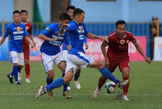 Tấn Trường lại mắc sai lầm, B.Bình Dương thua đau Than Quảng Ninh Tấn Trường lại mắc sai lầm, B.Bình Dương thua đau Than Quảng Ninh