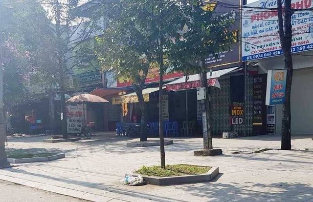 Dùng súng chĩa thẳng vào quán bia bóp cò - 2 Dùng súng chĩa thẳng vào quán bia bóp cò - 2