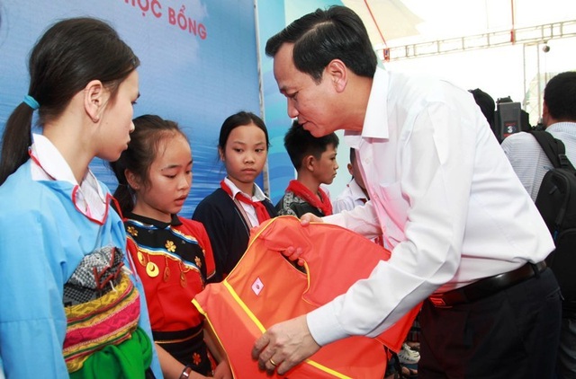 Phó Thủ tướng: Còn không ít trẻ bị bạo hành, bị bóc lột sức lao động và tình dục - 10 Phó Thủ tướng: Còn không ít trẻ bị bạo hành, bị bóc lột sức lao động và tình dục - 10