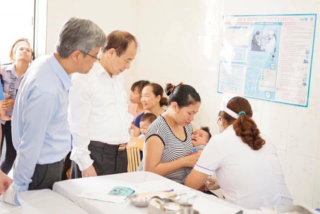 Sử dụng đồng thời hai loại vắc xin 5 trong 1 trong tiêm chủng mở rộng - 1 Sử dụng đồng thời hai loại vắc xin 5 trong 1 trong tiêm chủng mở rộng - 1