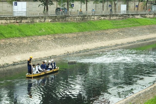 Thiên nga ngất xỉu vì nắng nóng, tài xế say xỉn vờ... câm khi gặp cảnh sát - 10 Thiên nga ngất xỉu vì nắng nóng, tài xế say xỉn vờ... câm khi gặp cảnh sát - 10
