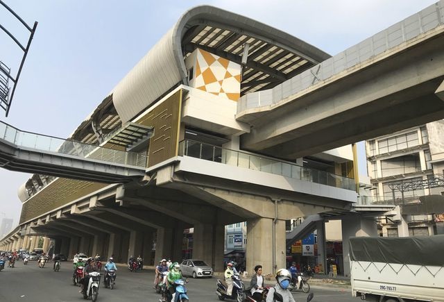 Thiên nga ngất xỉu vì nắng nóng, tài xế say xỉn vờ... câm khi gặp cảnh sát - 6 Thiên nga ngất xỉu vì nắng nóng, tài xế say xỉn vờ... câm khi gặp cảnh sát - 6