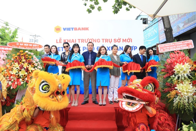 Vietbank tưng bừng khai trương PGD Đỗ Xuân Hợp - 1 Vietbank tưng bừng khai trương PGD Đỗ Xuân Hợp - 1