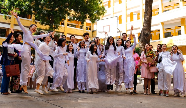 Của để dành trong lễ tri ân, trưởng thành học sinh Trưng Vương - 4 Của để dành trong lễ tri ân, trưởng thành học sinh Trưng Vương - 4