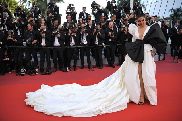 Những bộ váy đẹp nhất trên thảm đỏ Cannes 2019 - 30 Những bộ váy đẹp nhất trên thảm đỏ Cannes 2019 - 30