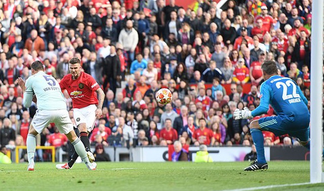 Ở tuổi 44, Beckham vẫn tạt bóng “ngọt lịm”, làm say lòng người - 2 Ở tuổi 44, Beckham vẫn tạt bóng “ngọt lịm”, làm say lòng người - 2