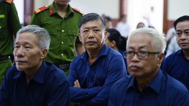 HĐXX: Gây thất thoát mấy chục tỉ mà nộp 500 triệu thì ăn thua gì! - 2 HĐXX: Gây thất thoát mấy chục tỉ mà nộp 500 triệu thì ăn thua gì! - 2