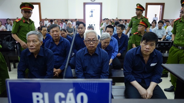 HĐXX: Gây thất thoát mấy chục tỉ mà nộp 500 triệu thì ăn thua gì! - 1 HĐXX: Gây thất thoát mấy chục tỉ mà nộp 500 triệu thì ăn thua gì! - 1