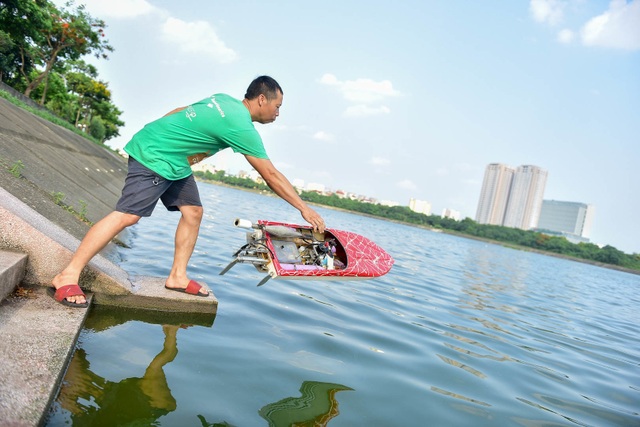 Thú chơi tàu siêu tốc mô hình xé nước mặt hồ Hà Nội - 8 Thú chơi tàu siêu tốc mô hình xé nước mặt hồ Hà Nội - 8