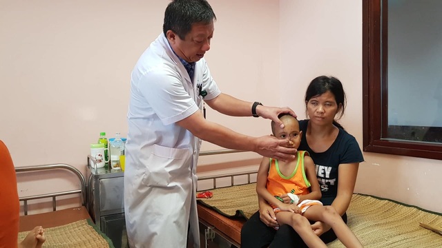 Mũi bé trai 5 tuổi to như quả ổi vì bị tụt não - 2 Mũi bé trai 5 tuổi to như quả ổi vì bị tụt não - 2