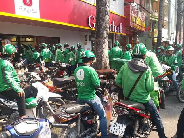 Nhà hàng, quán ăn “phất” lên nhờ dịch vụ giao đồ ăn - 1 Nhà hàng, quán ăn “phất” lên nhờ dịch vụ giao đồ ăn - 1
