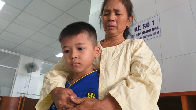 Xúc động người mẹ chồng vượt trăm cây số đóng viện phí chăm nàng dâu - 7 Xúc động người mẹ chồng vượt trăm cây số đóng viện phí chăm nàng dâu - 7