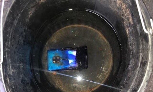 Smartphone Huawei bất ngờ phát nổ khiến cả rạp hát phải sơ tán - 2 Smartphone Huawei bất ngờ phát nổ khiến cả rạp hát phải sơ tán - 2
