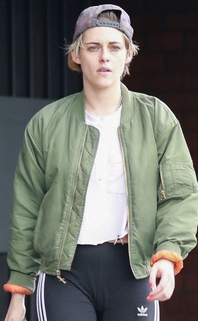 Choáng váng trước vẻ ngoài ngày càng nam tính của Kristen Stewart - 9 Choáng váng trước vẻ ngoài ngày càng nam tính của Kristen Stewart - 9