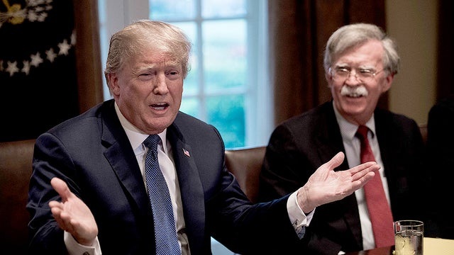Ông Trump mâu thuẫn với cánh tay phải về vấn đề Triều Tiên và Iran - 1 Ông Trump mâu thuẫn với cánh tay phải về vấn đề Triều Tiên và Iran - 1