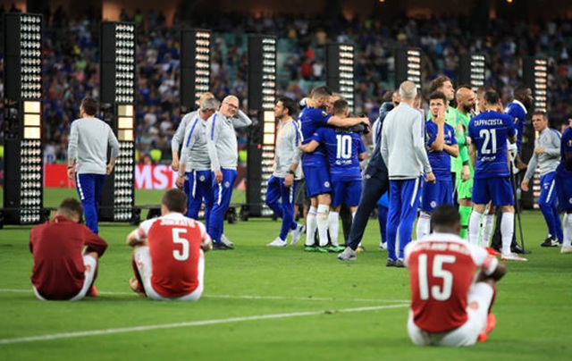 Nỗi buồn vô hạn của Arsenal khi chứng kiến Chelsea nâng cúp vô địch - Ảnh minh hoạ 7