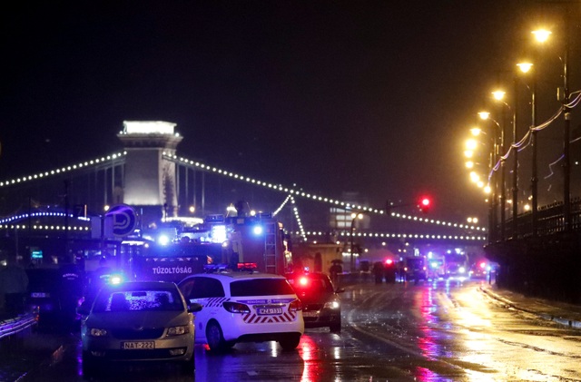 Lật tàu du lịch trên sông Đa-nuýp ở Hungary, 7 người chết, 19 người mất tích - 2 Lật tàu du lịch trên sông Đa-nuýp ở Hungary, 7 người chết, 19 người mất tích - 2