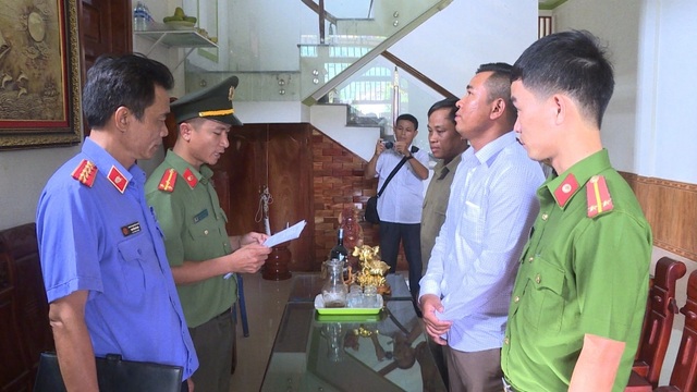 Phá đường dây buôn bán thiết bị xe máy trái phép “khủng” từ Lào về Việt Nam - 4 Phá đường dây buôn bán thiết bị xe máy trái phép “khủng” từ Lào về Việt Nam - 4