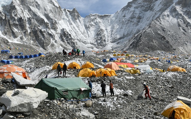 Năm 2019: 11 người chết trên đỉnh Everest và đây là lý do tại sao? - 2