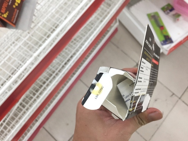 Người dân tiếp tục khui hàng hóa “vô tội vạ” và trộm cắp khi đến Auchan - 3 Người dân tiếp tục khui hàng hóa “vô tội vạ” và trộm cắp khi đến Auchan - 3