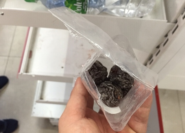 Người dân tiếp tục khui hàng hóa “vô tội vạ” và trộm cắp khi đến Auchan - 4 Người dân tiếp tục khui hàng hóa “vô tội vạ” và trộm cắp khi đến Auchan - 4