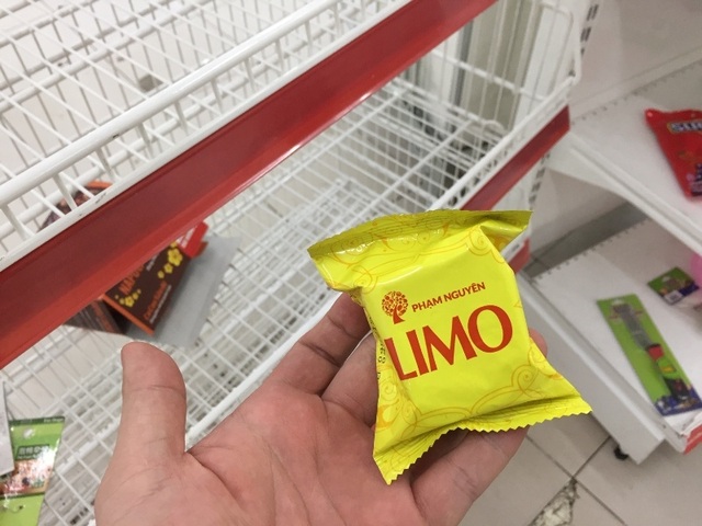 Người dân tiếp tục khui hàng hóa “vô tội vạ” và trộm cắp khi đến Auchan - 5 Người dân tiếp tục khui hàng hóa “vô tội vạ” và trộm cắp khi đến Auchan - 5