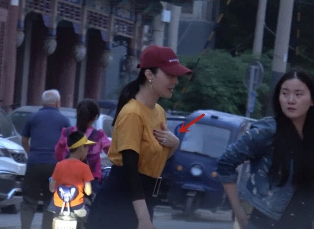 Lộ vòng hai to bất thường, Phạm Băng Băng vẫn từ chối nói về đám cưới - 4 Lộ vòng hai to bất thường, Phạm Băng Băng vẫn từ chối nói về đám cưới - 4