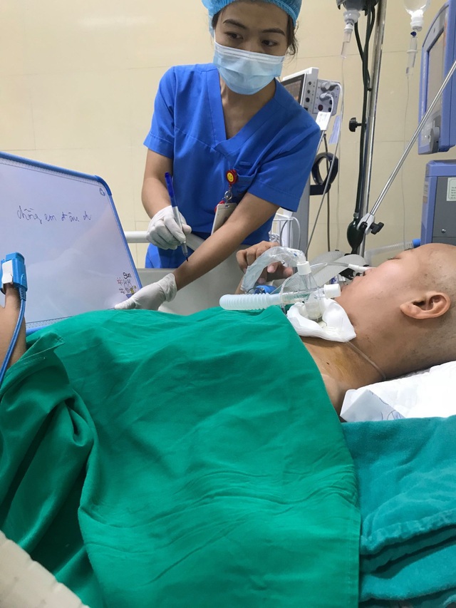 Mỗi ngày người mẹ ung thư vú giai đoạn cuối đều được nhìn video con oe khóc - 1 Mỗi ngày người mẹ ung thư vú giai đoạn cuối đều được nhìn video con oe khóc - 1