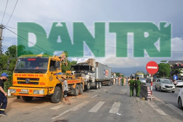 Tai nạn khủng khiếp trên quốc lộ, 1 phụ nữ chết cháy do xe đầu kéo cuốn dưới gầm - 4 Tai nạn khủng khiếp trên quốc lộ, 1 phụ nữ chết cháy do xe đầu kéo cuốn dưới gầm - 4