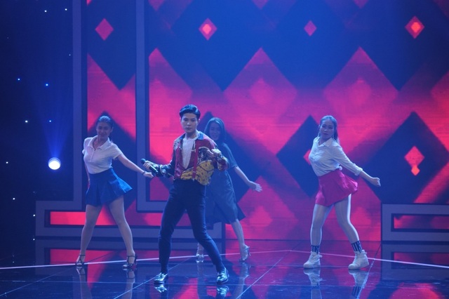 Nam MC VTV run run bật khóc trước Thu Phương - 12 Nam MC VTV run run bật khóc trước Thu Phương - 12